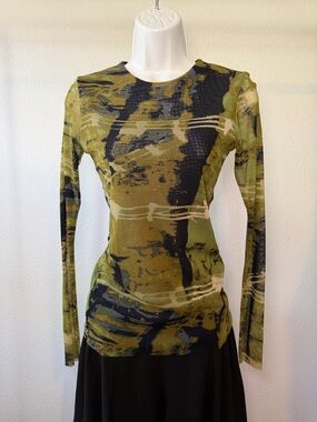 Petit Pois Mesh Long Sleeve Graphic Print Top